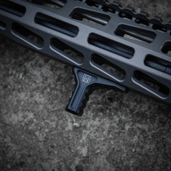 Chwyt przedni FTCS Handstop MLOK anodyzacja BLK 27