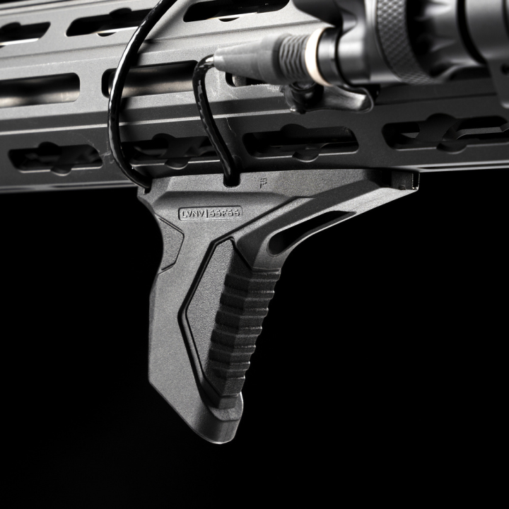 Chwyt przedni Strike Industries Link Angled Handstop Cable Managment Czarny